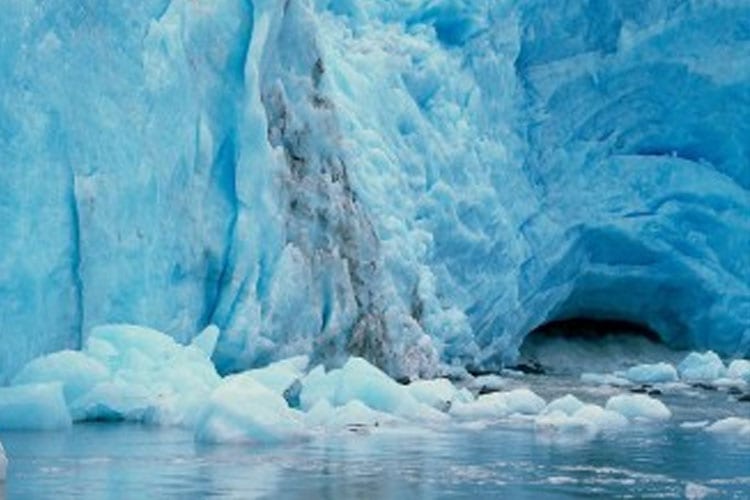 Le glacier Bear, entre Stewart et Burns Lake Le glacier Bear, entre Stewart et Burns Lake